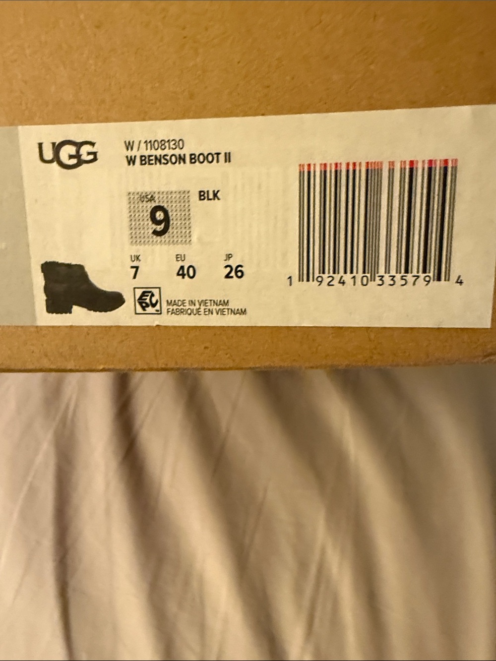 Ugg - Picture 7 of 7
